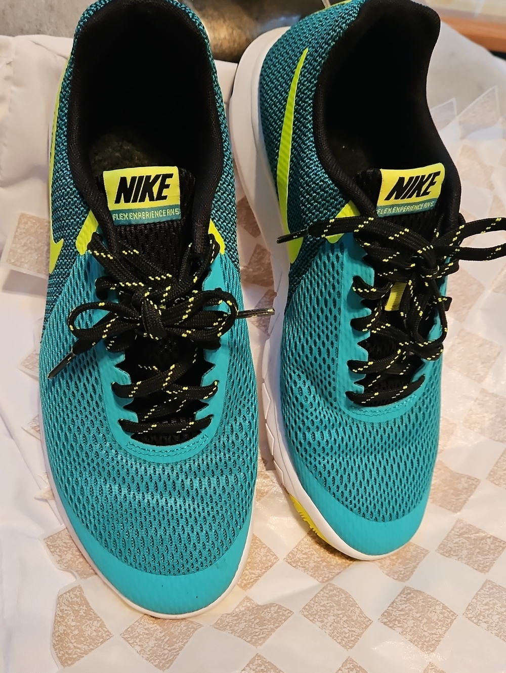 Nike Size 10 Teal Green Neon Volt Knit Low Top Running Sneakers 844729-300 [1, 2